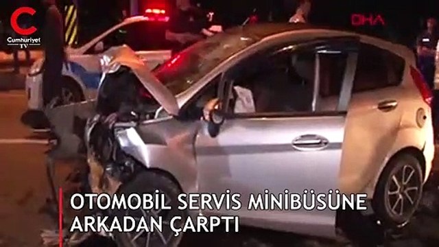 Otomobil servis minibüsüne arkadan çarptı