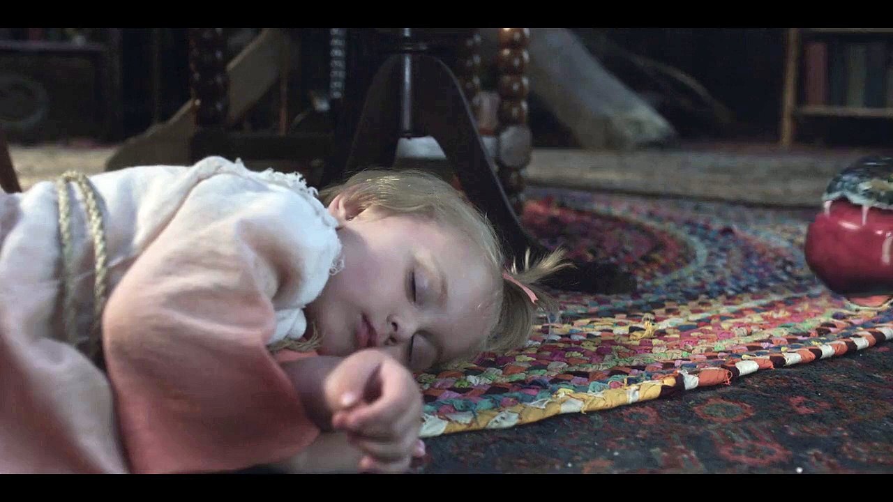 The End - Apple Clip