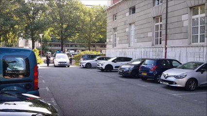 Nodahl Lelandais est arrivé au palais de justice de Chambéry peu après 9 heures, escorté par des gendarmes lourdement armés.
