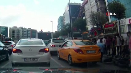 Mecidiyeköy’de motosikletlinin kadına çarpma anı kamerada