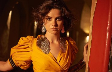 لقطات عن قرب تبرز جمال يسرا اللوزي الساحر