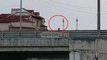 Report TV - Golem pak nga vdekja e këmbësores, burri kalon përsëri në mes të urës