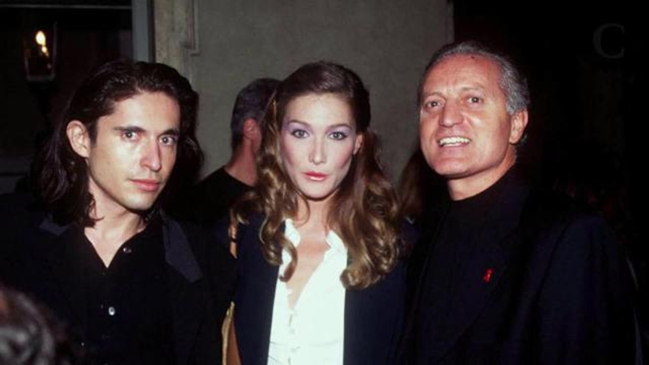 PHOTOS. Carla Bruni rend hommage à un célèbre ami, 22 ans aprè...