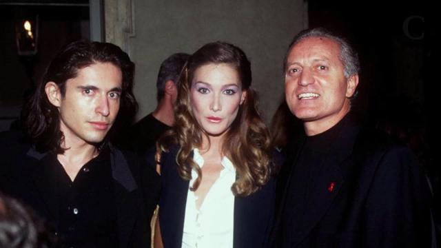PHOTOS. Carla Bruni rend hommage à un célèbre ami, 22 ans aprè...