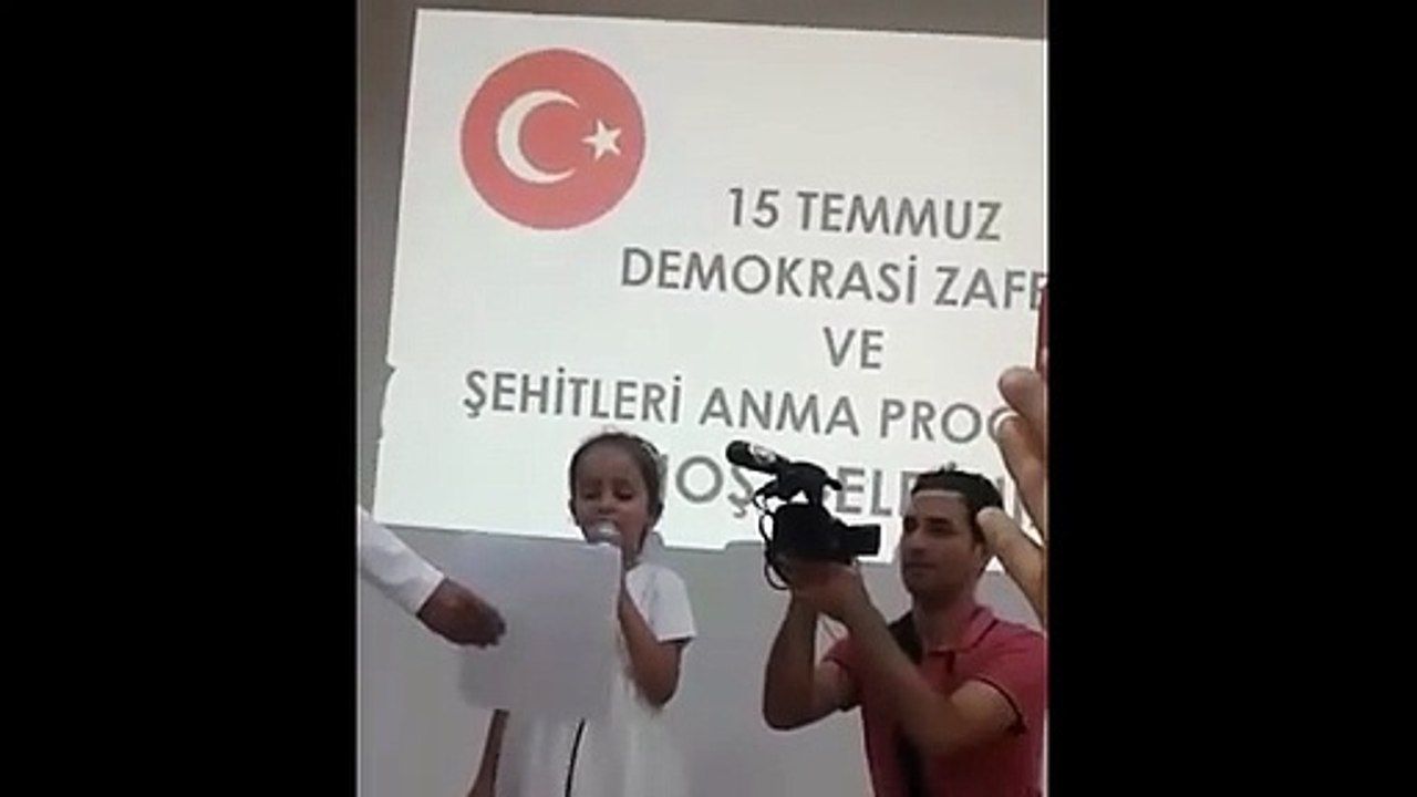 Miniğin okuduğu 15 Temmuz şiiri yürekleri dağladı