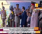 الرئيس يمنح أوائل خريجى معهد ضباط الصف نوط الواجب العسكرى