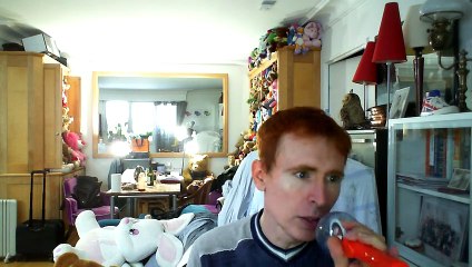 Wiwi égratigne "peace is just a word" d'Eurythmics