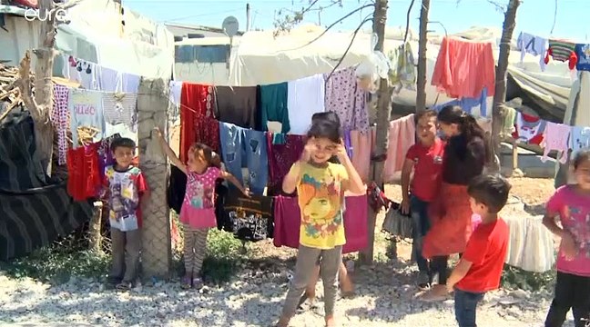 معاناة اللاجئين السوريين في لبنان مستمرة ... وتتجدد صيفاً وشتاءً