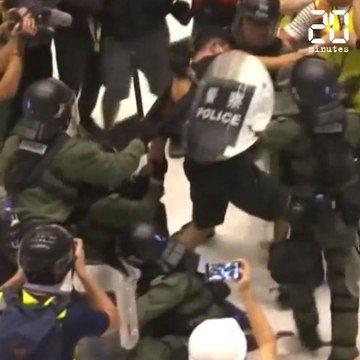 Hong Kong: Violents affrontements en marge d'une nouvelle manifestation massive