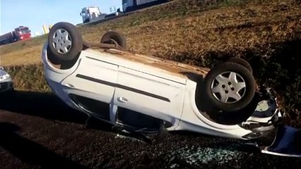 Capotamento é registrado na marginal da BR-277
