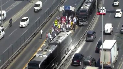 METROBÜSTE YANGIN PANİĞİ 1