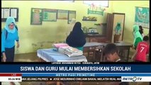 Guru dan Murid di Ngawi Mulai Bersihkan Lumpur Sisa Banjir