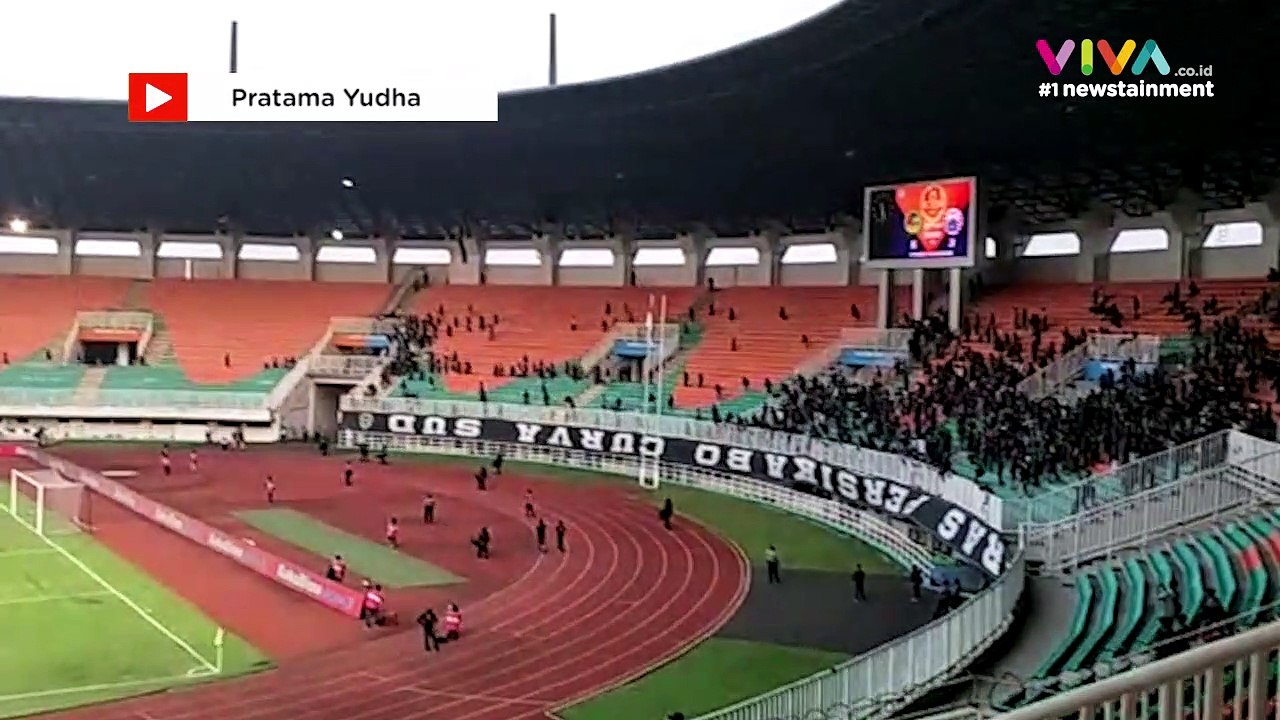 Persija Kalah, Rusuh Suporter Pecah di Pakansari