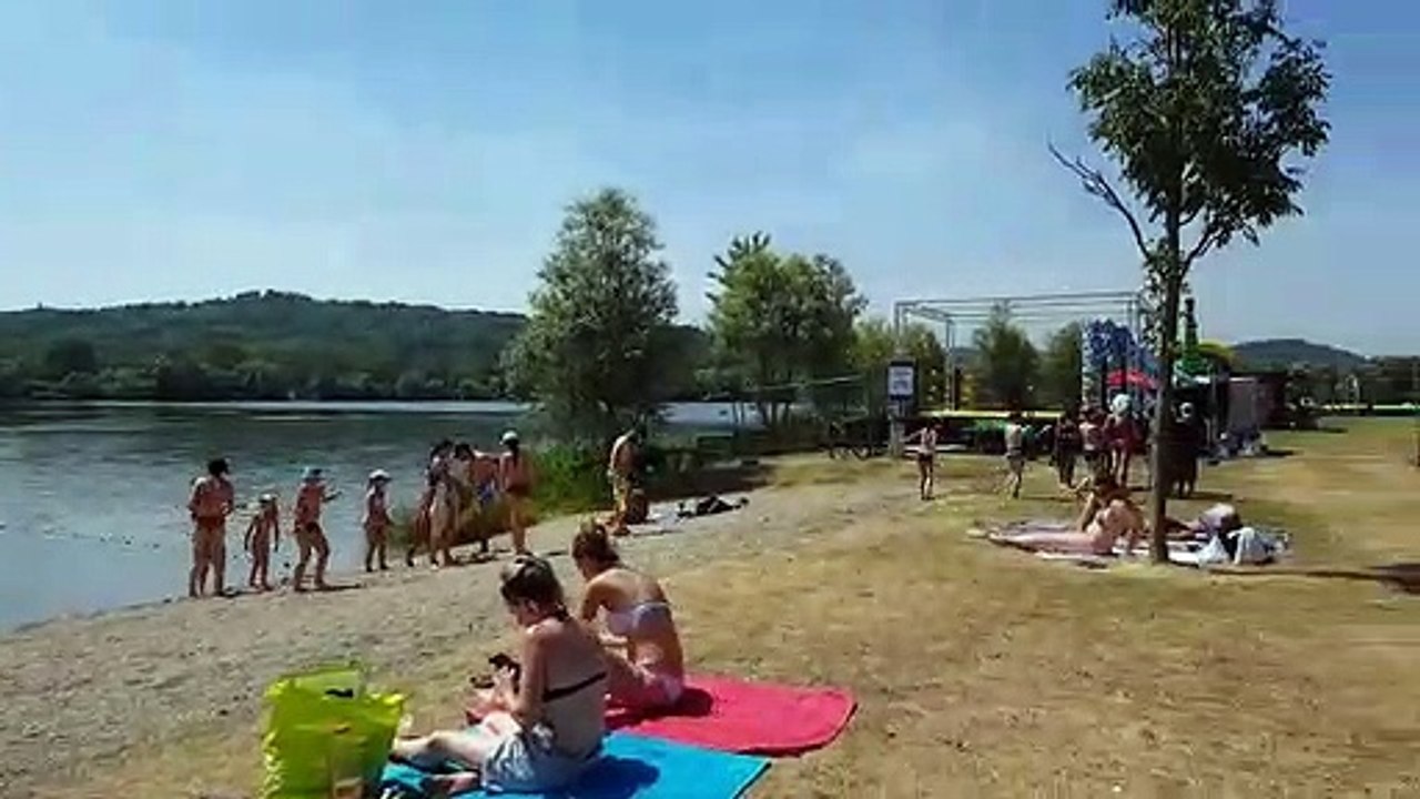 La base de loisirs Le Grand bleu de Pont-à-Mousson prêt pour les jours de  chaleur - Vidéo Dailymotion