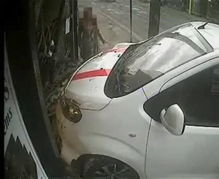 CCTV footage shows attempted ram raid on Sheffield jewellers