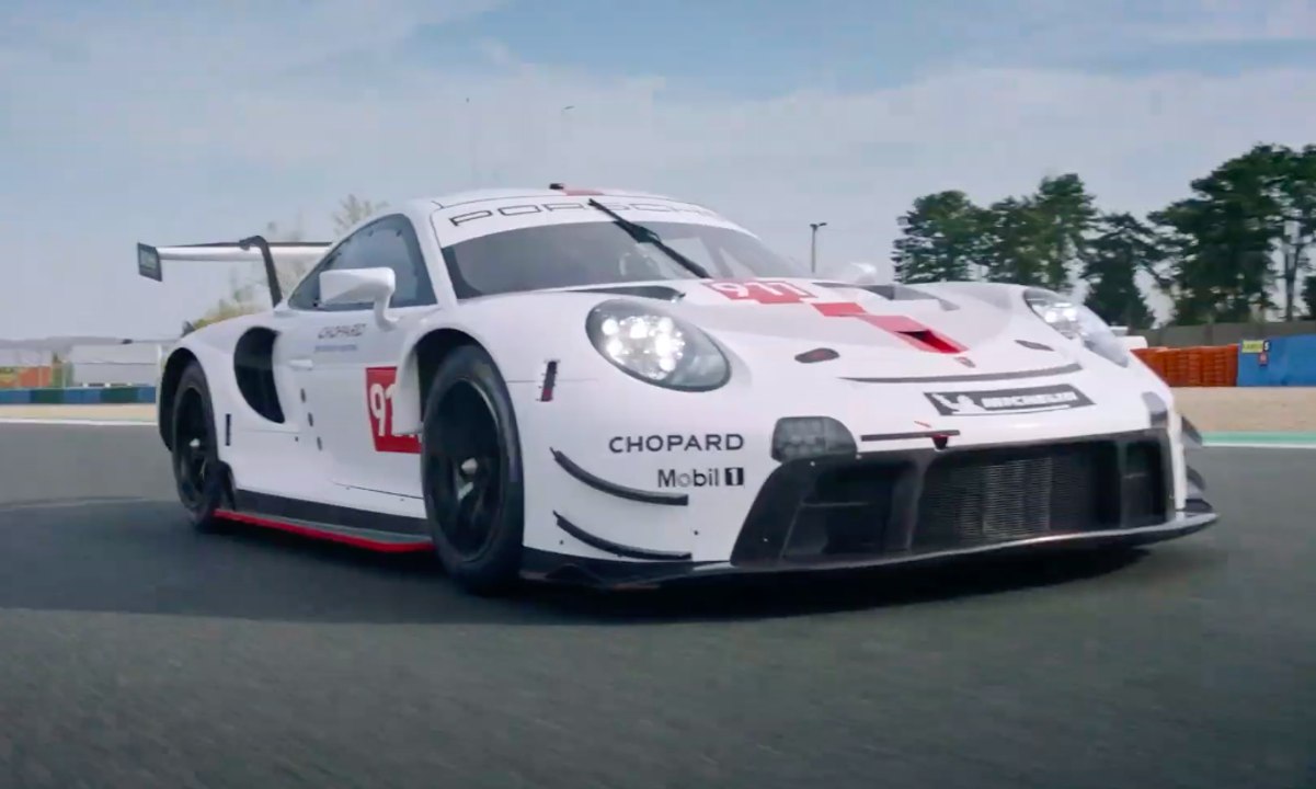 VÍDEO: el Porsche 911 RSR consigue lo imposible para hacernos alucinar