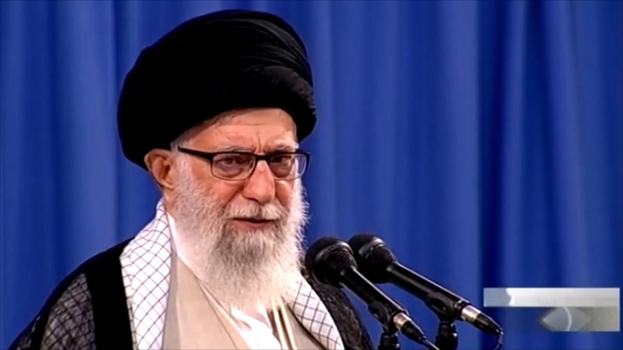 خامنئي يؤكد استمرار طهران في خفض التزاماتها بالاتفاق النووي