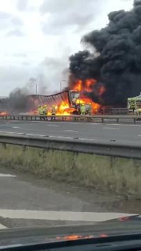 Lorry fire on M1