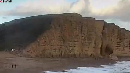 News_walkers' miracle escape as they narrowly avoid cliff fall at Broadchurch beach