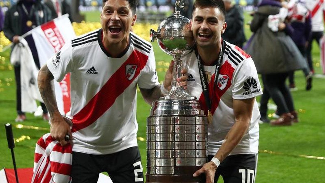 Boca Juniors y River Plate disputan el 'clásico' argentino en los despachos