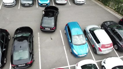 La Bmw qui se gare toute seule....