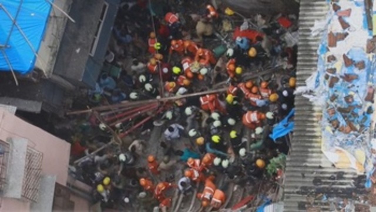 Derrumbe en la India deja al menos 7 muertos y decenas de atrapados