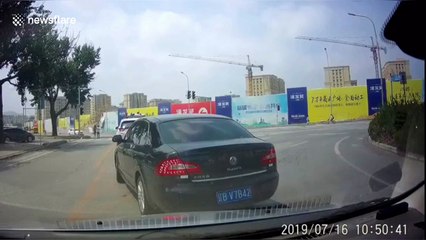 Huge tower crane suddenly collapses, killing the operator in China's Dalian