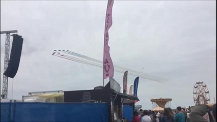 red arrows fly in