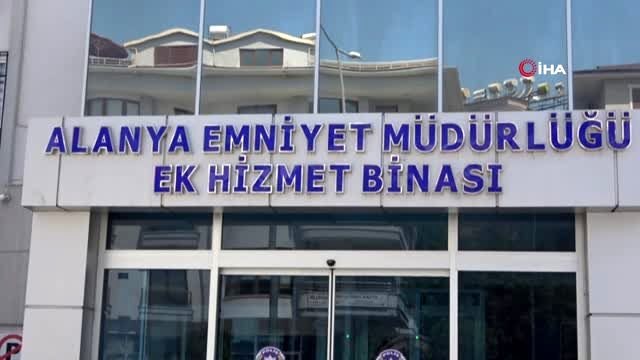 Bıçaklı kavgada 3 kişiyi yaralayan ve 1 kişinin ölümüne sebep olan şüpheli adliyede