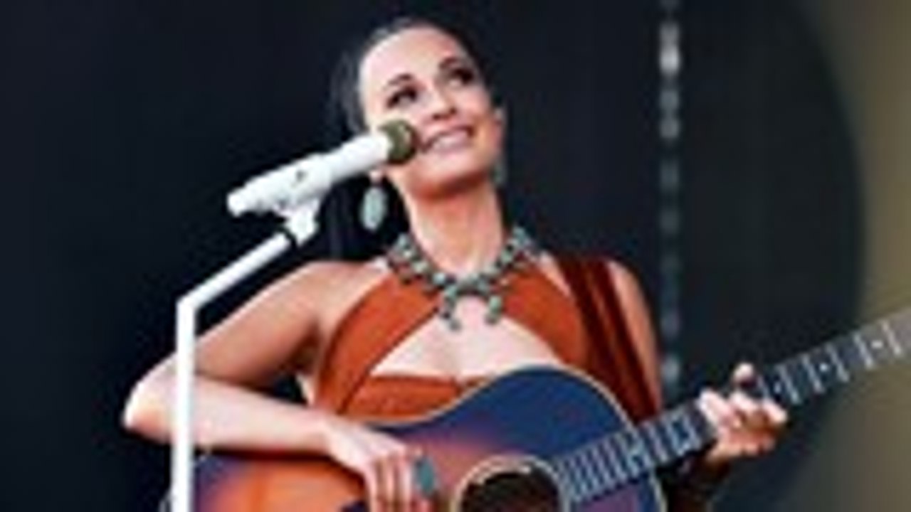 Kacey Musgraves Freaks Out Over Hawthorne Heights' 'Butterflies' Cover | Billboard News