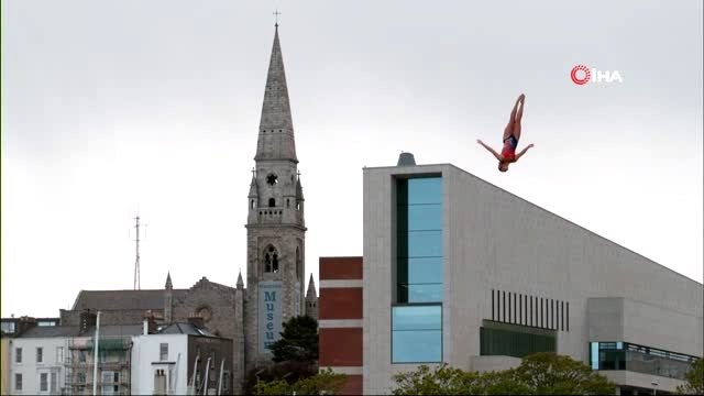 Red Bull Cliff Diving'de şampiyonlar geleneği Lübnan'da da bozmadı
