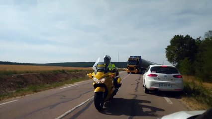 Acheminement de pales d'éoliennes en direction de Villey-sur-Tille