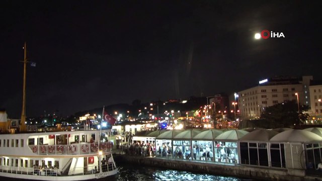 'Parçalı Ay Tutulması' İstanbul'dan böyle görüntülendi
