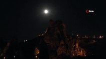 Kapadokya’da 'Parçalı Ay Tutulması' kartpostallık görüntüler oluşturdu