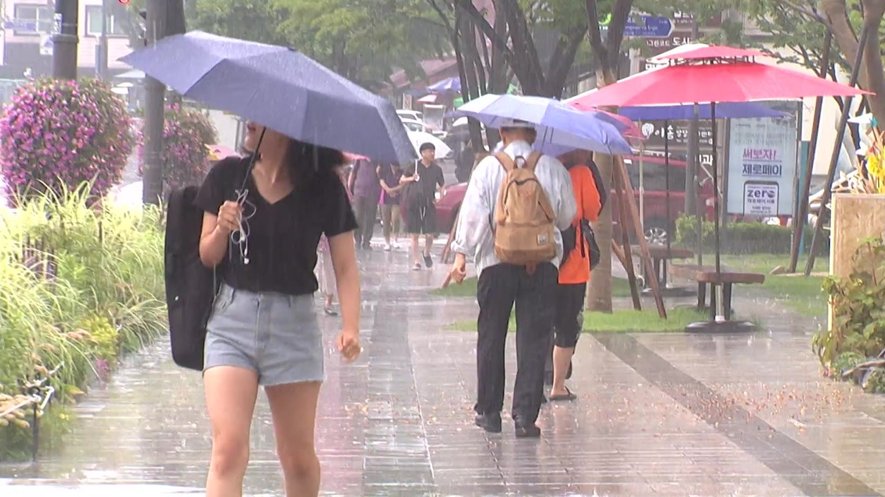 [날씨] 서울 등 중북부 폭염특보...남부·제주도 장맛비 / YTN