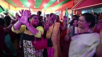 India: Modi supporters gather at BJP headquarters