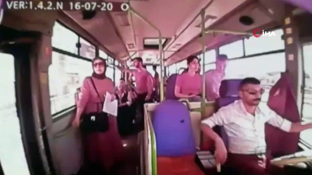 Halk otobüsünden düşen genç kız hayatını kaybetti