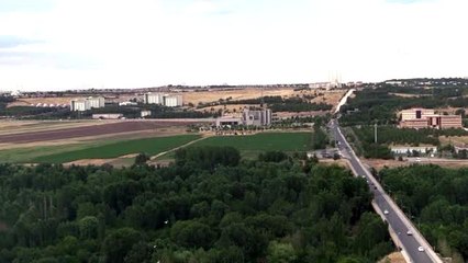 HDP'li belediye caddeye terör suçlusunun adını taşıyan tabelayı astı