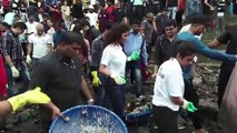 Esha Gupta & Aditya Thackeraycleaning Beach At Carter Road Bandra For Beach Cleanup Drive