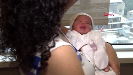 İSTANBUL Defne bebek dişleriyle dünyaya geldi