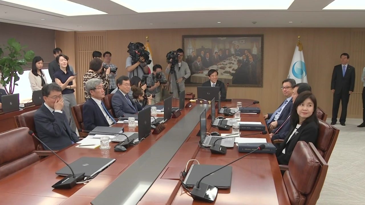 [더뉴스-더쉬운경제] 한은, 금리 인하 초읽기... 생활경제 영향은? / YTN