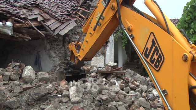 RTV Ora - Në Floqin e rrënuar nga tërmetet nis ndërtimi i shtëpisë së parë