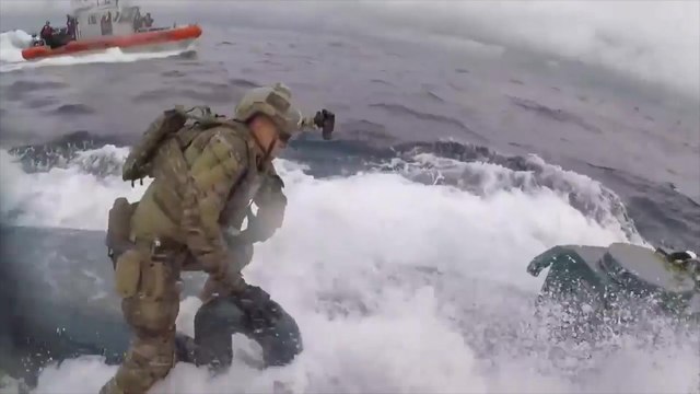 Les gardes-côtes interceptent un sous-marin de trafiquants de drogue