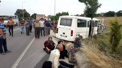Minibüsün traktörle çarpıştığı kazada 17 kişi yaralandı