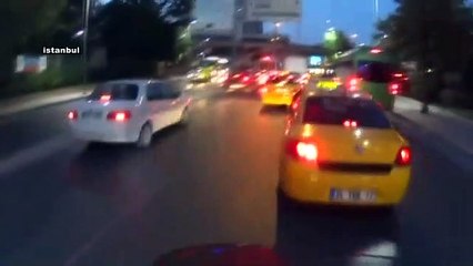 Şişli'de minibüs şoförü taksiciyi darp etti