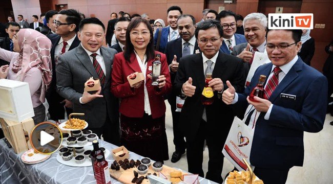 Teresa harap lebih ramai pengeluar kuih bulan guna minyak sawit merah