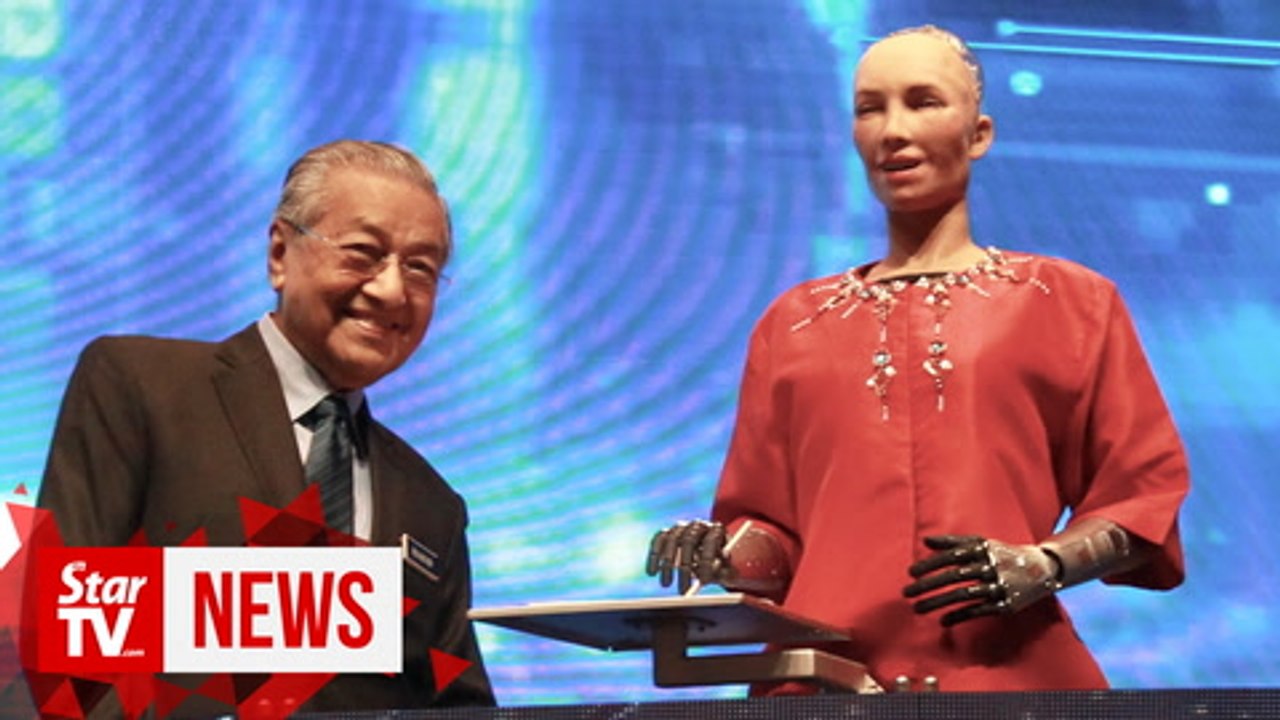 Dr M meets Sophia the ‘social humanoid’ robot
