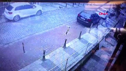 İSTANBUL-KADIKÖY'DE SUÇ ORTAKLARINDAN PARA ÇALAN HIRSIZ KAMERADA