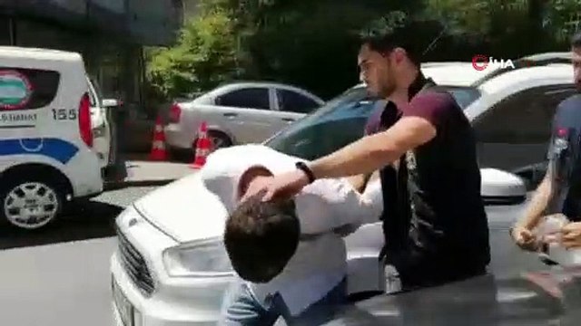 Önce girdikleri evi, daha sonra da birlikte hırsızlık yaptığı arkadaşlarını soydu