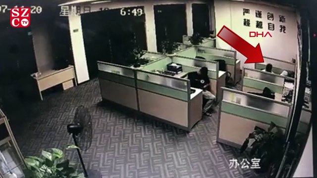 Fren yerine gaza basan kadın sürücü ofise daldı